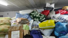 Azərbaycanlılar Türkiyəyə yardım üçün toplama məntəqəsinə axın edirlər (FOTO/VİDEO)