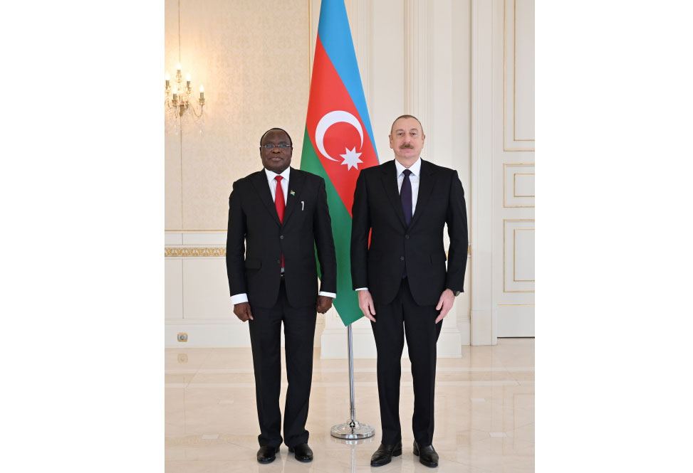 Prezident İlham Əliyev Namibiyanın Azərbaycanda yeni təyin olunan səfirinin etimadnaməsini qəbul edib (FOTO) (YENİLƏNİB)