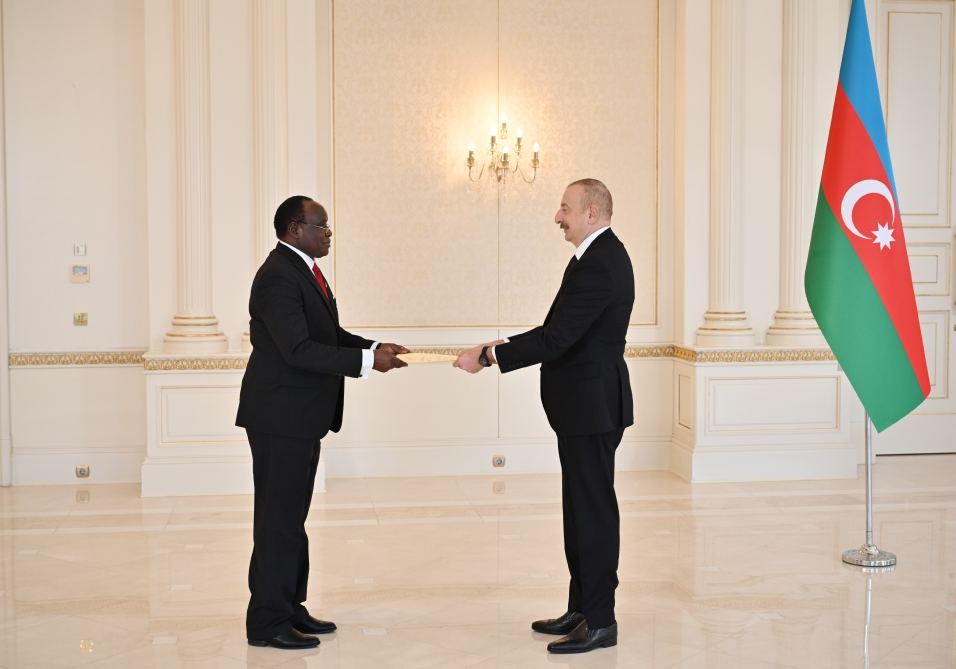 Prezident İlham Əliyev Namibiyanın Azərbaycanda yeni təyin olunan səfirinin etimadnaməsini qəbul edib (FOTO) (YENİLƏNİB)