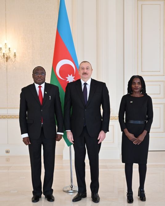 Prezident İlham Əliyev Namibiyanın Azərbaycanda yeni təyin olunan səfirinin etimadnaməsini qəbul edib (FOTO) (YENİLƏNİB)
