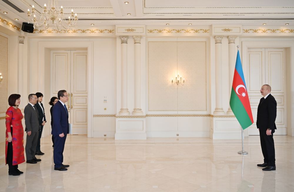 Prezident İlham Əliyev Vyetnamın Azərbaycanda yeni təyin olunan səfirinin etimadnaməsini qəbul edib (FOTO) (YENİLƏNİB)