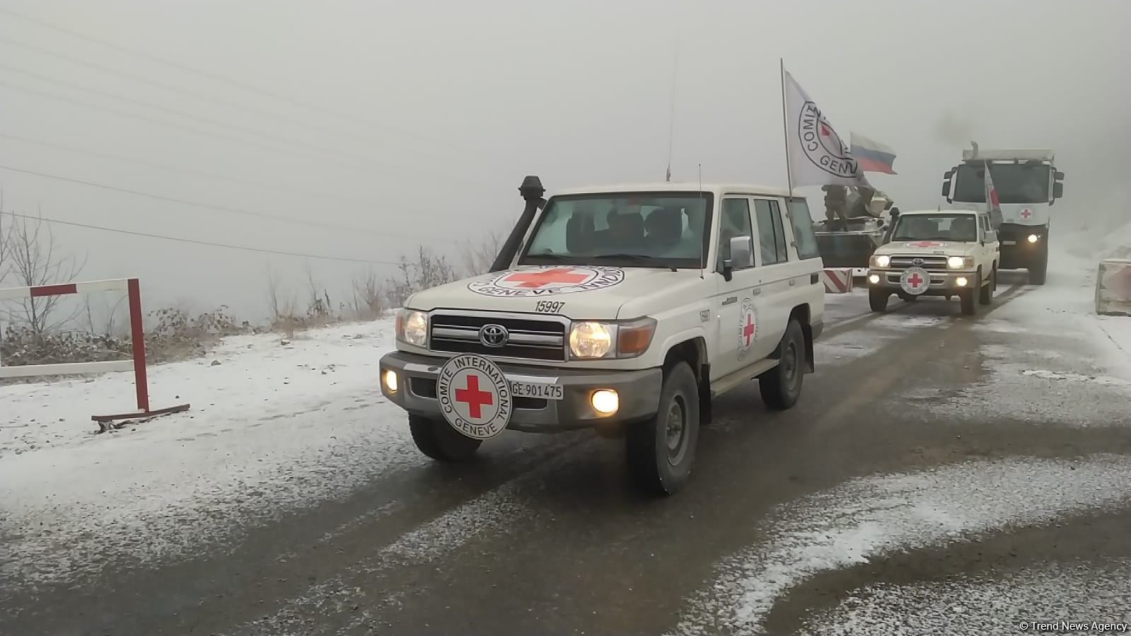 BQXK-ya məxsus avtomobillər Laçın yolundan keçib (FOTO)