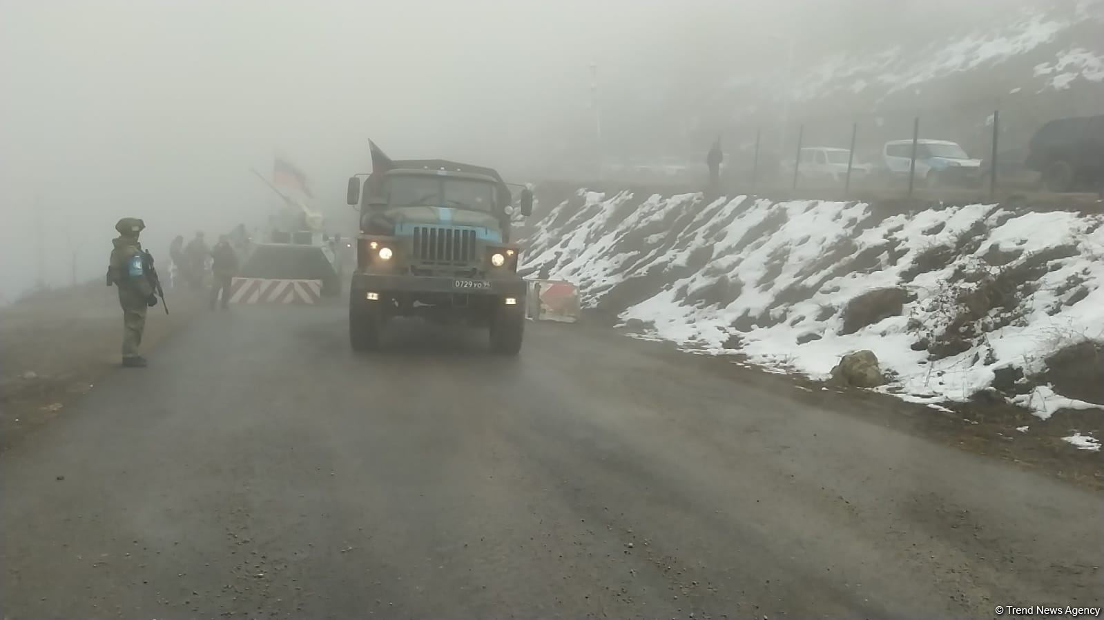 Sülhməramlılara məxsus 14 avtomobilin Laçın yolundan maneəsiz keçidinə şərait yaradılıb (FOTO)