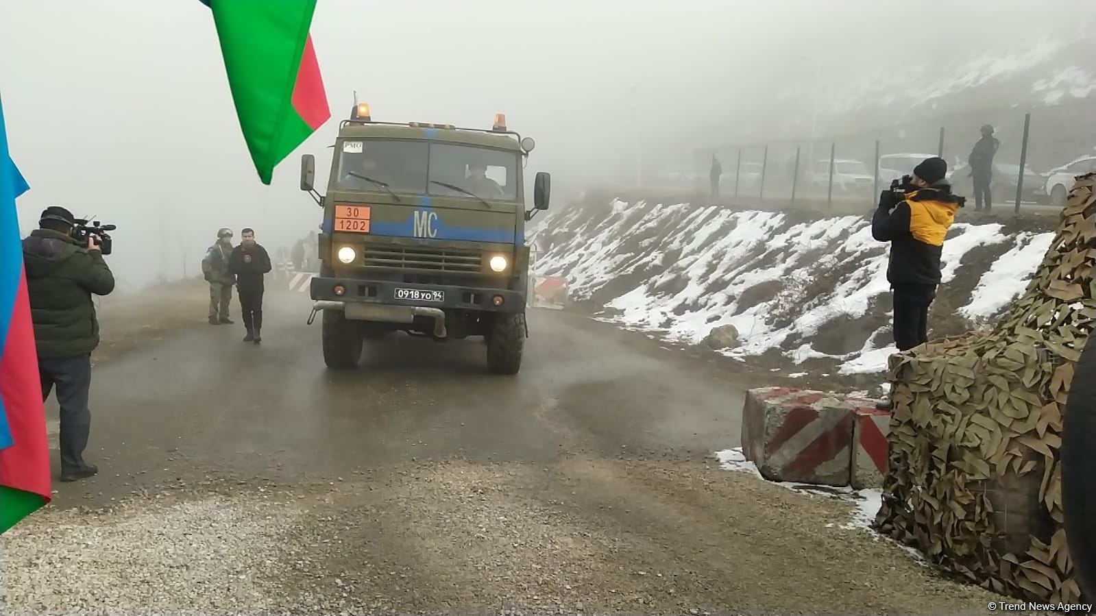 Sülhməramlılara məxsus 14 avtomobilin Laçın yolundan maneəsiz keçidinə şərait yaradılıb (FOTO)