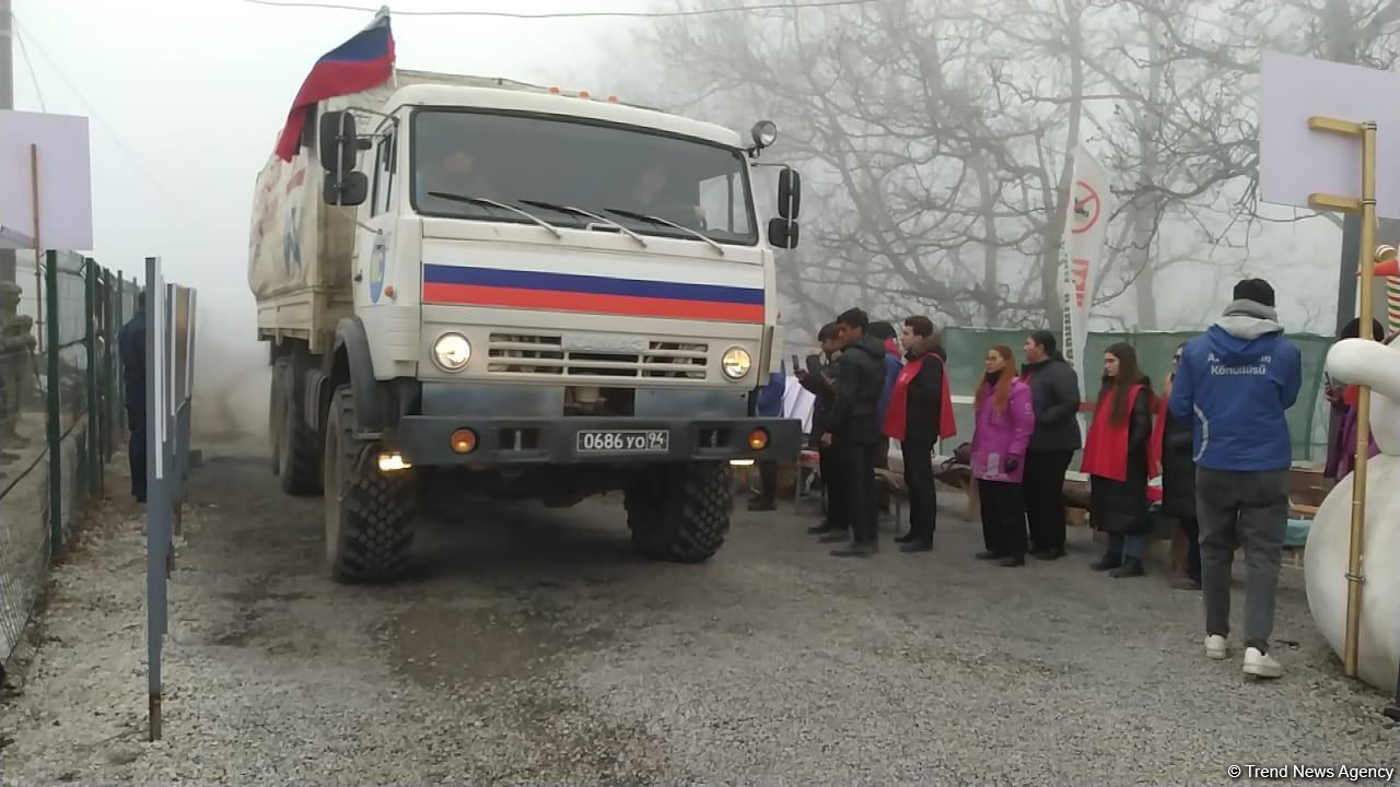 Sülhməramlılara məxsus 26 avtomobil Laçın yolundan maneəsiz keçid edib (FOTO)