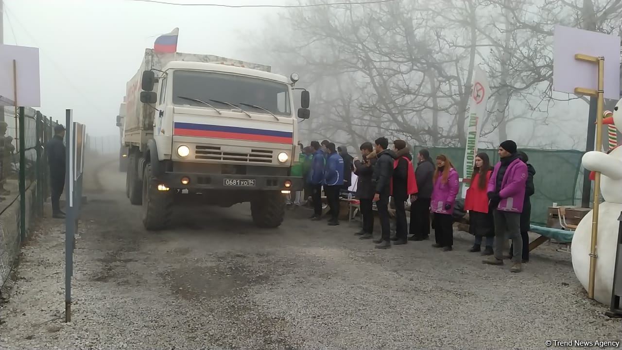 Sülhməramlılara məxsus 26 avtomobil Laçın yolundan maneəsiz keçid edib (FOTO)