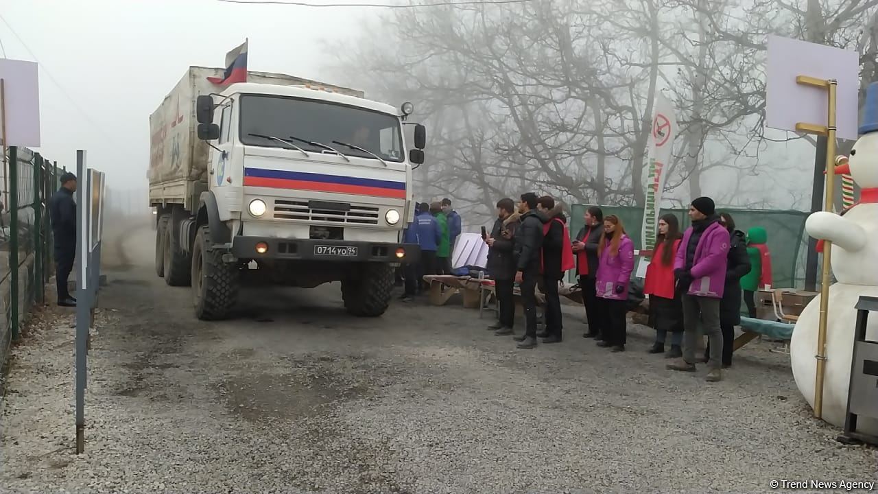 Sülhməramlılara məxsus 26 avtomobil Laçın yolundan maneəsiz keçid edib (FOTO)