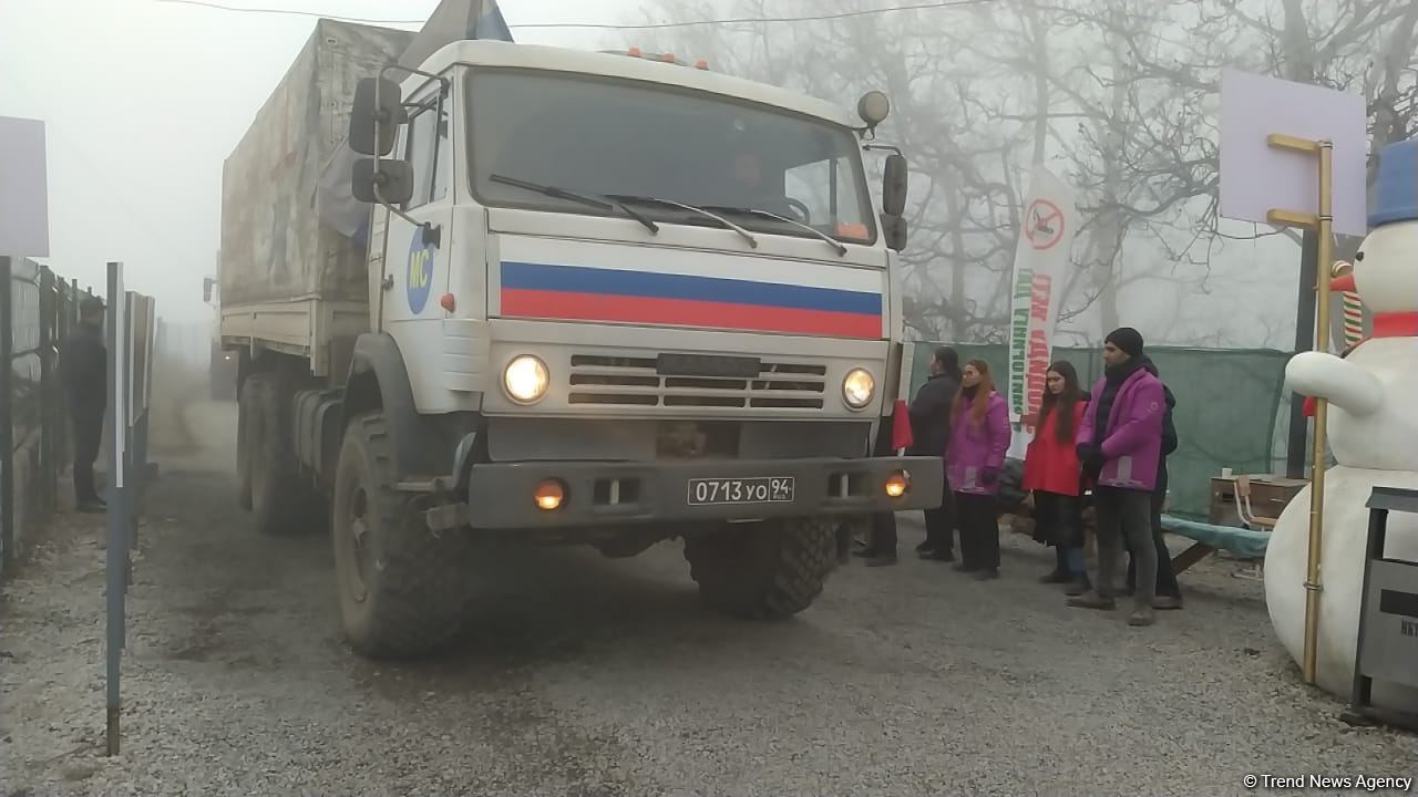 Sülhməramlılara məxsus 26 avtomobil Laçın yolundan maneəsiz keçid edib (FOTO)