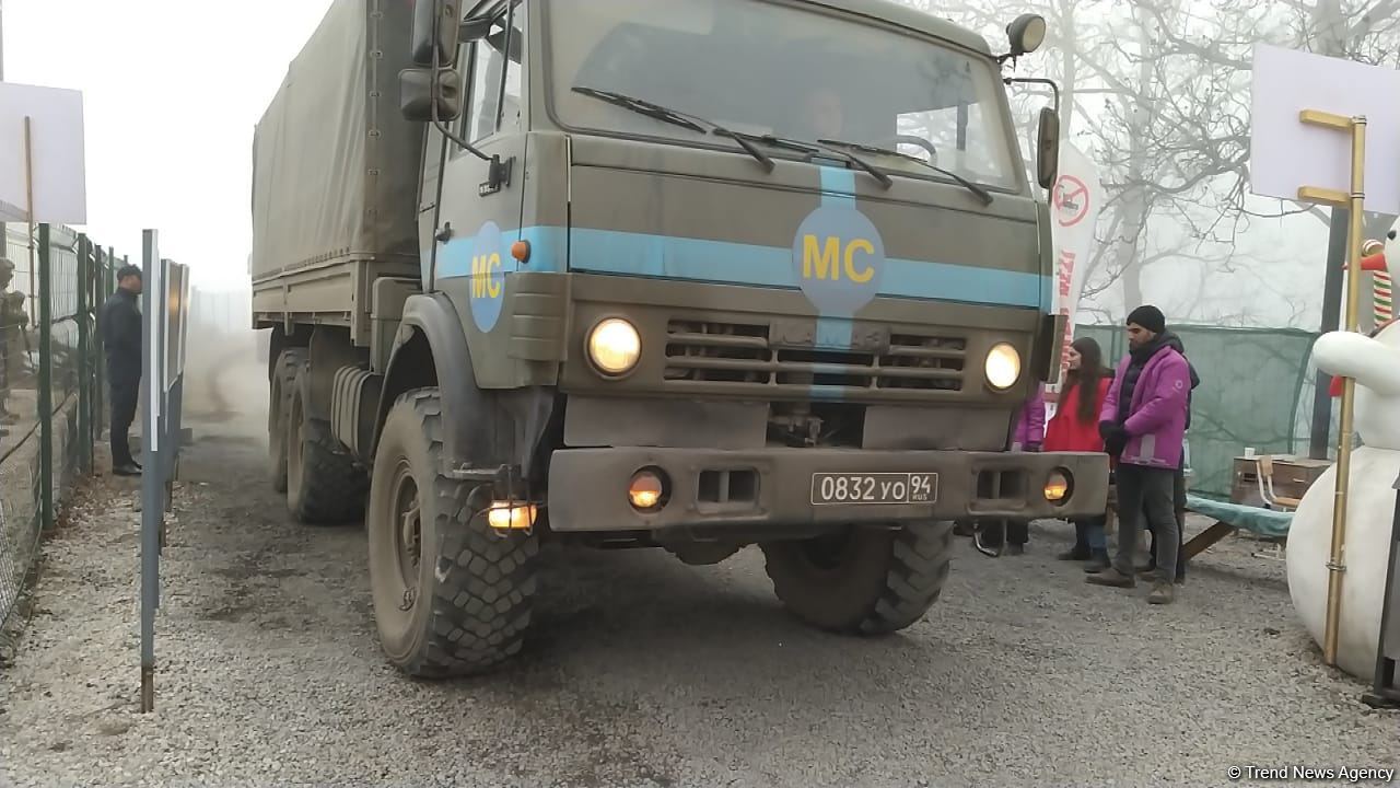 Sülhməramlılara məxsus 26 avtomobil Laçın yolundan maneəsiz keçid edib (FOTO)