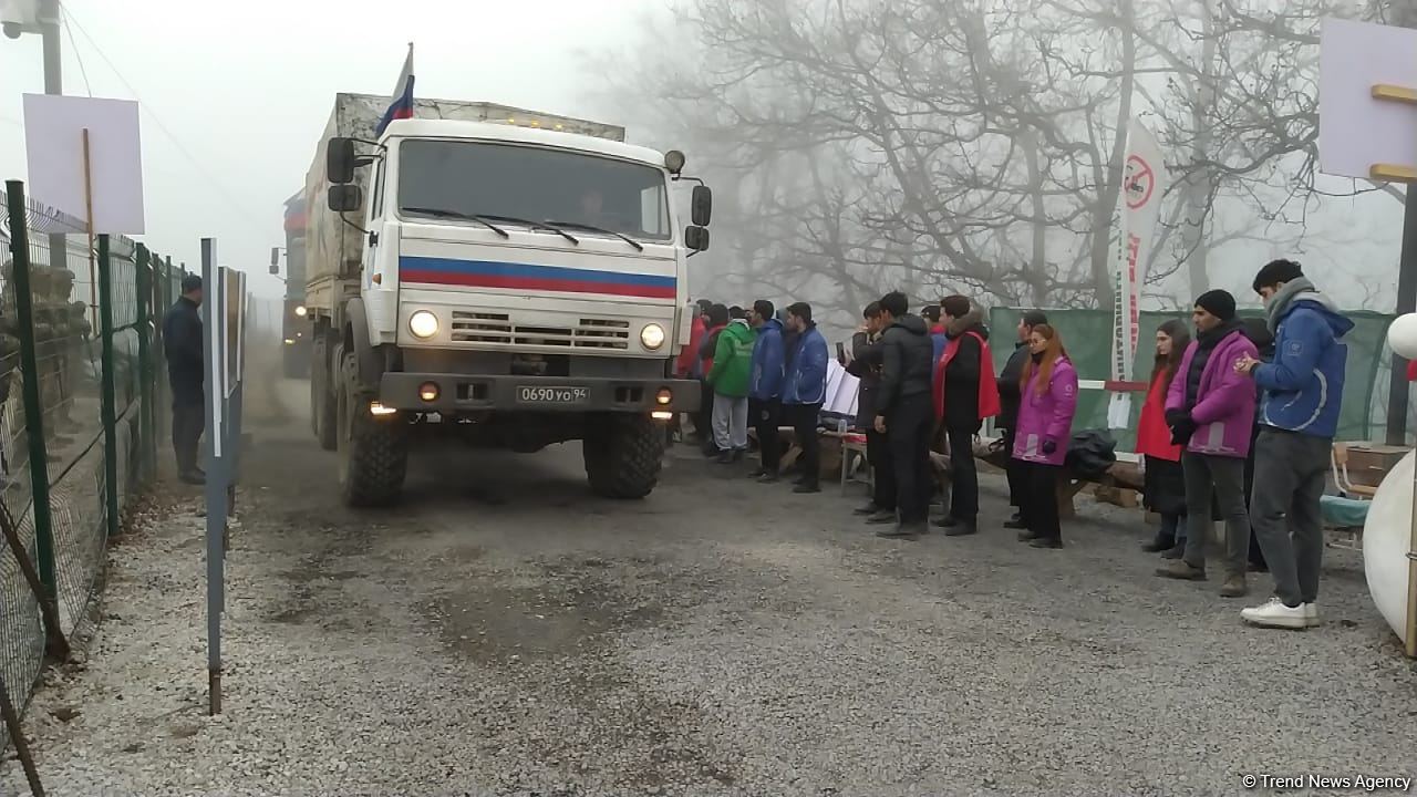 Sülhməramlılara məxsus 26 avtomobil Laçın yolundan maneəsiz keçid edib (FOTO)