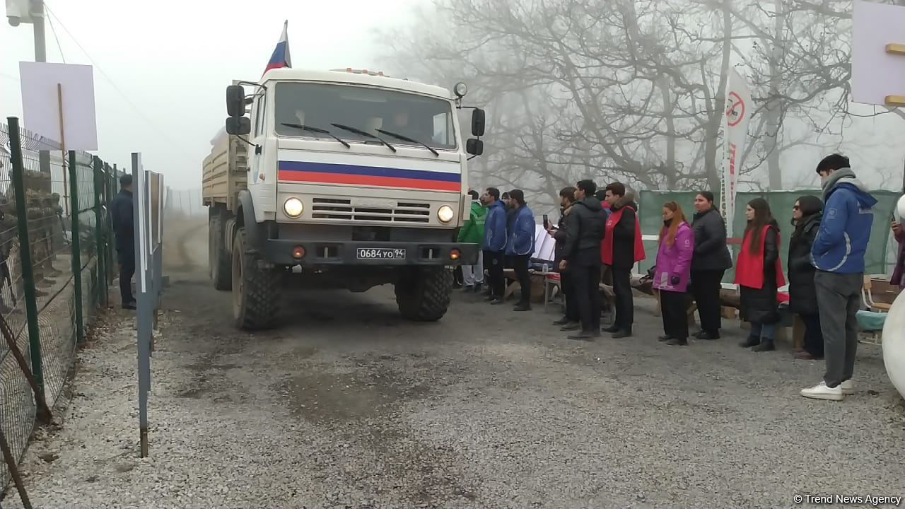 Sülhməramlılara məxsus 26 avtomobil Laçın yolundan maneəsiz keçid edib (FOTO)