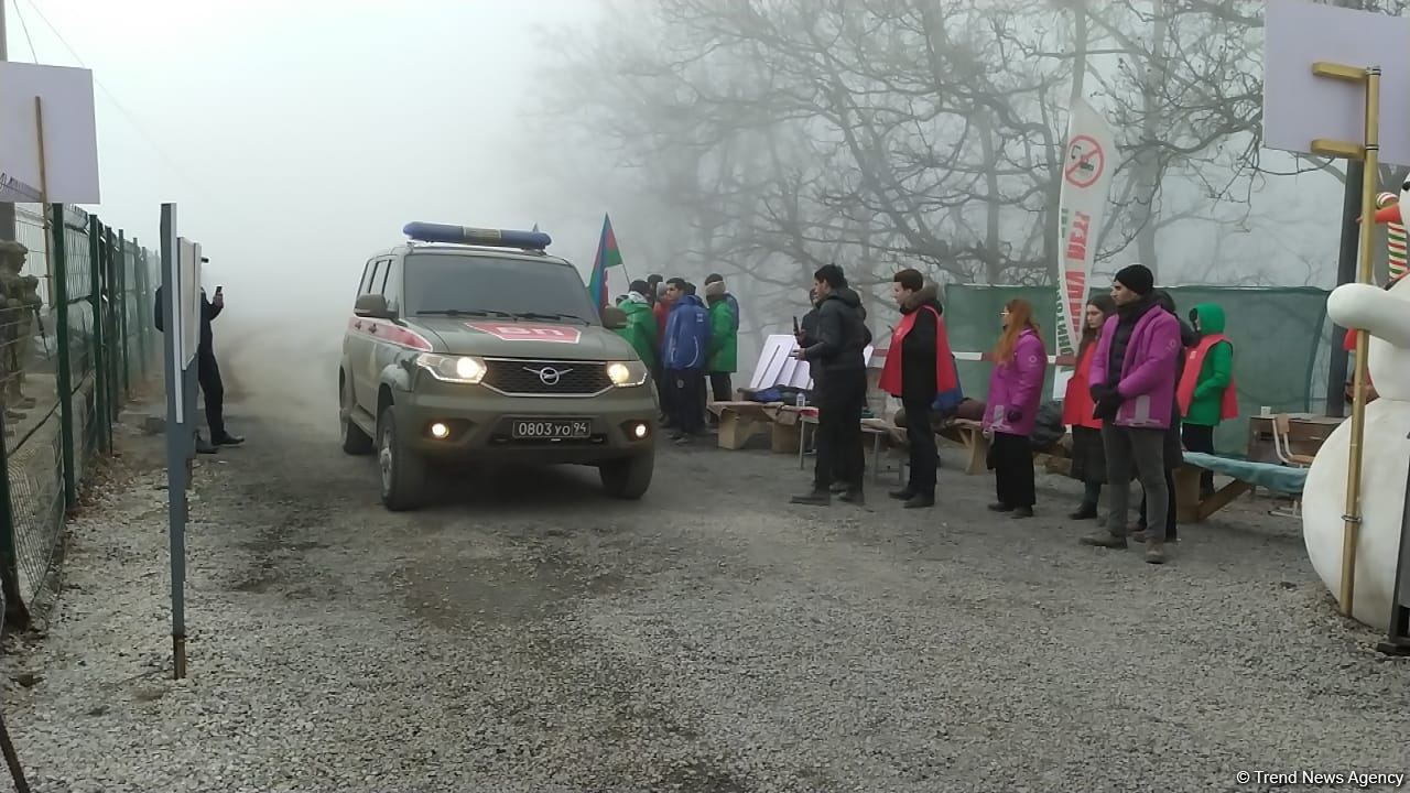 Sülhməramlılara məxsus 26 avtomobil Laçın yolundan maneəsiz keçid edib (FOTO)