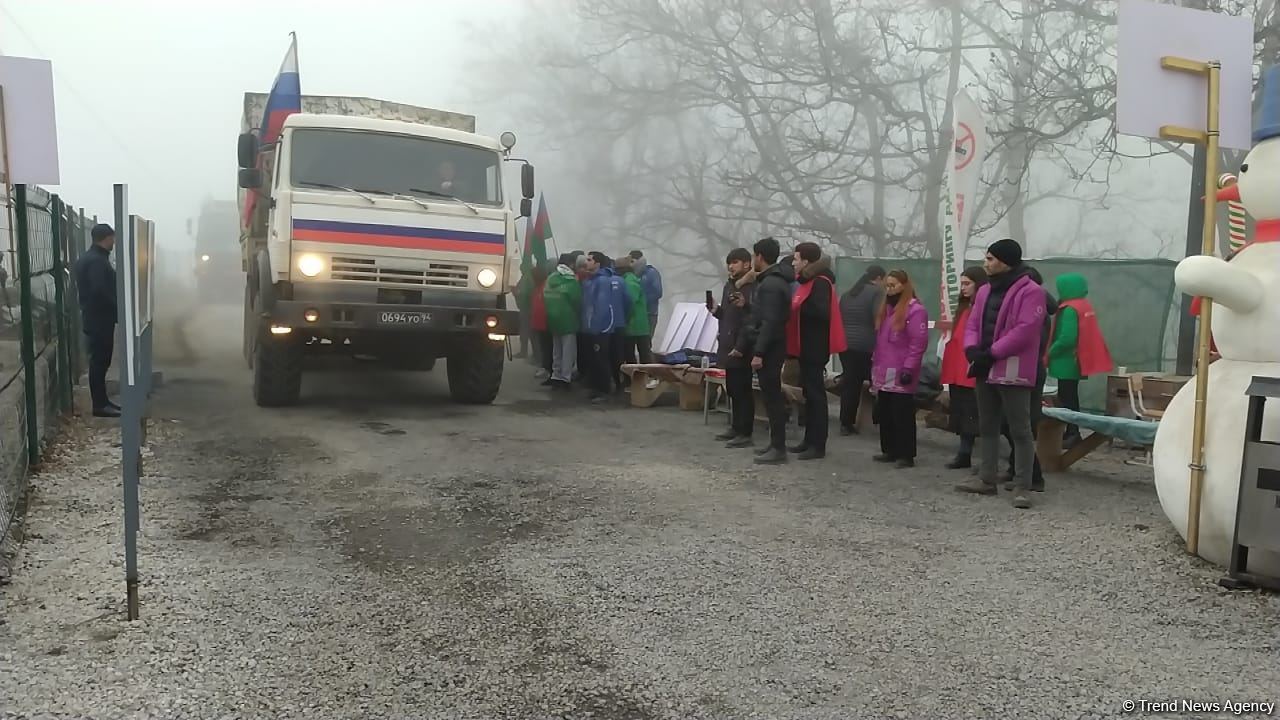 Sülhməramlılara məxsus 26 avtomobil Laçın yolundan maneəsiz keçid edib (FOTO)