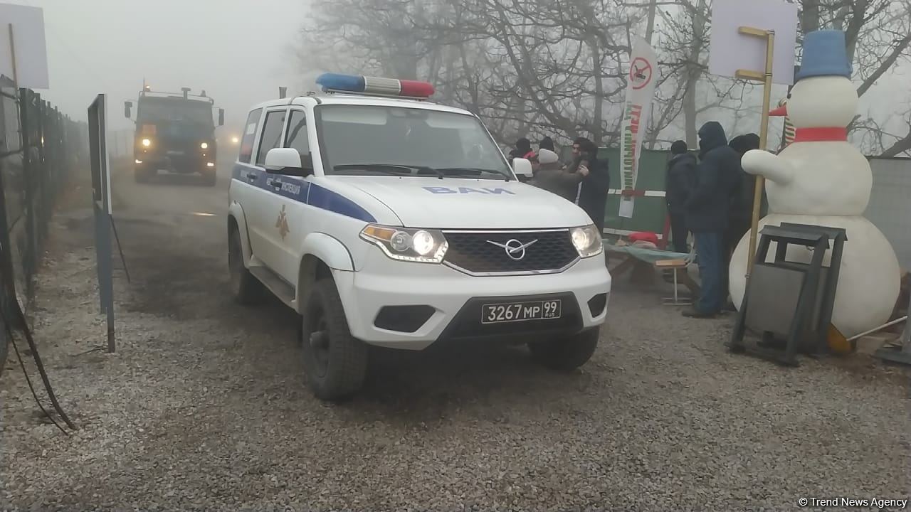 Sülhməramlılara məxsus daha 10 avtomobil Laçın yolundan maneəsiz keçid edib (FOTO)