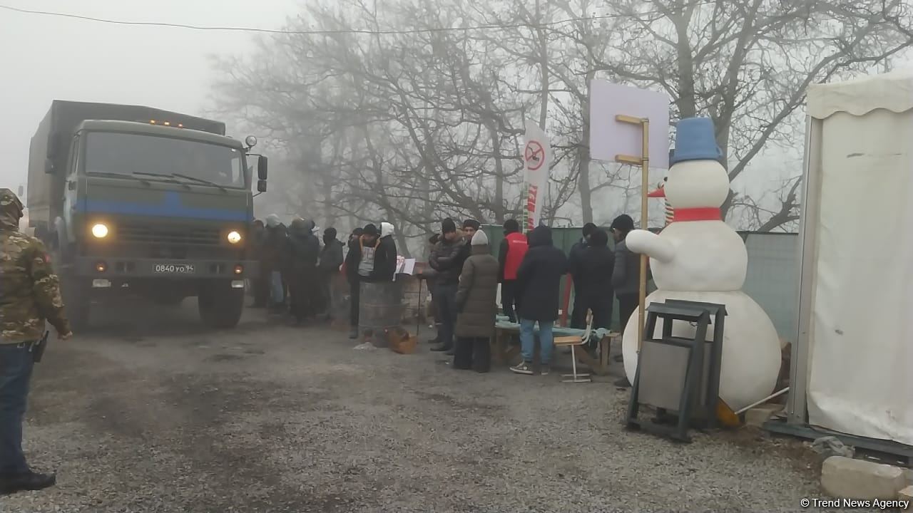 Sülhməramlılara məxsus daha 10 avtomobil Laçın yolundan maneəsiz keçid edib (FOTO)