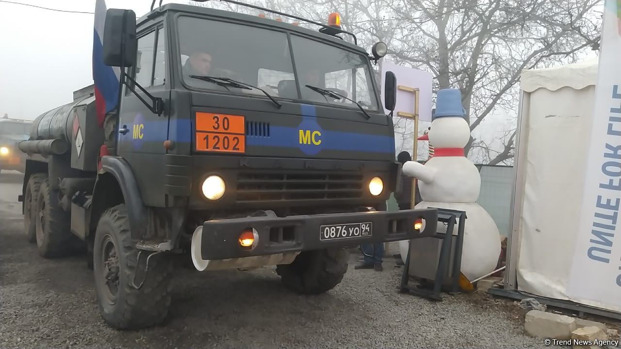 Sülhməramlılara məxsus daha 10 avtomobil Laçın yolundan maneəsiz keçid edib (FOTO)