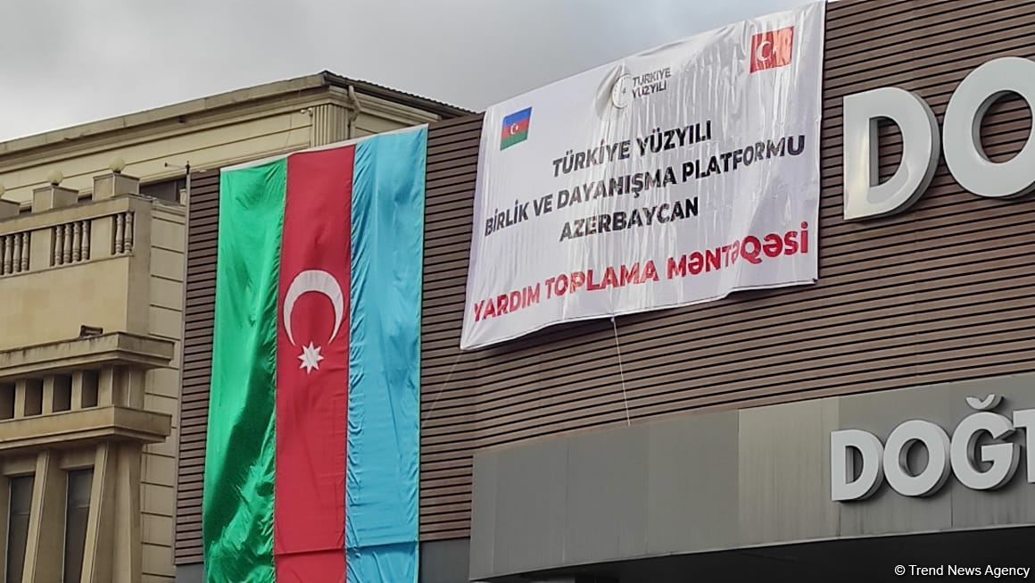 Azərbaycanlılar Türkiyəyə yardım üçün toplama məntəqəsinə axın edirlər (FOTO/VİDEO)