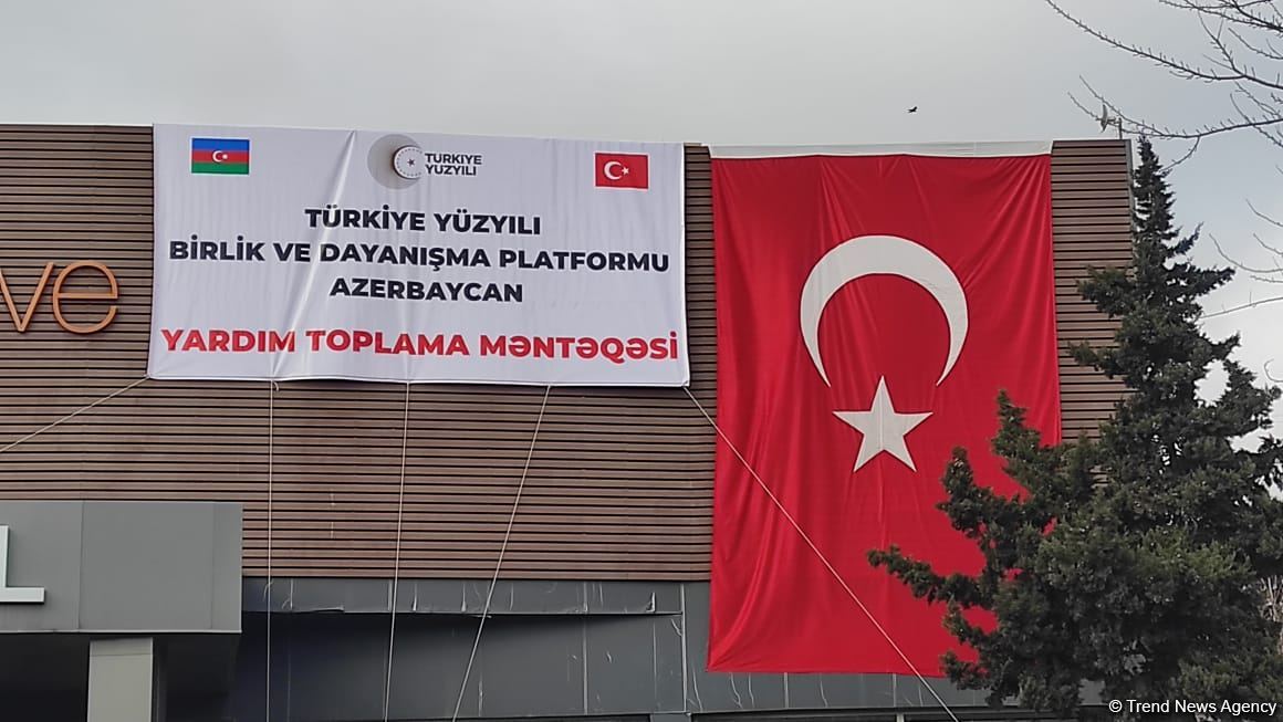 Azərbaycanlılar Türkiyəyə yardım üçün toplama məntəqəsinə axın edirlər (FOTO/VİDEO)