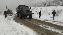 Sülhməramlılara məxsus daha 28 avtomobil Laçın yolundan maneəsiz keçid edib (FOTO)