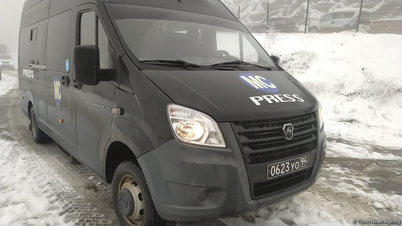Sülhməramlılara məxsus daha 28 avtomobil Laçın yolundan maneəsiz keçid edib (FOTO)