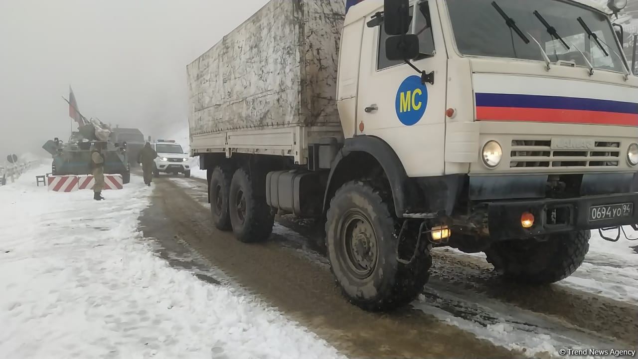 Sülhməramlılara məxsus daha 28 avtomobil Laçın yolundan maneəsiz keçid edib (FOTO)