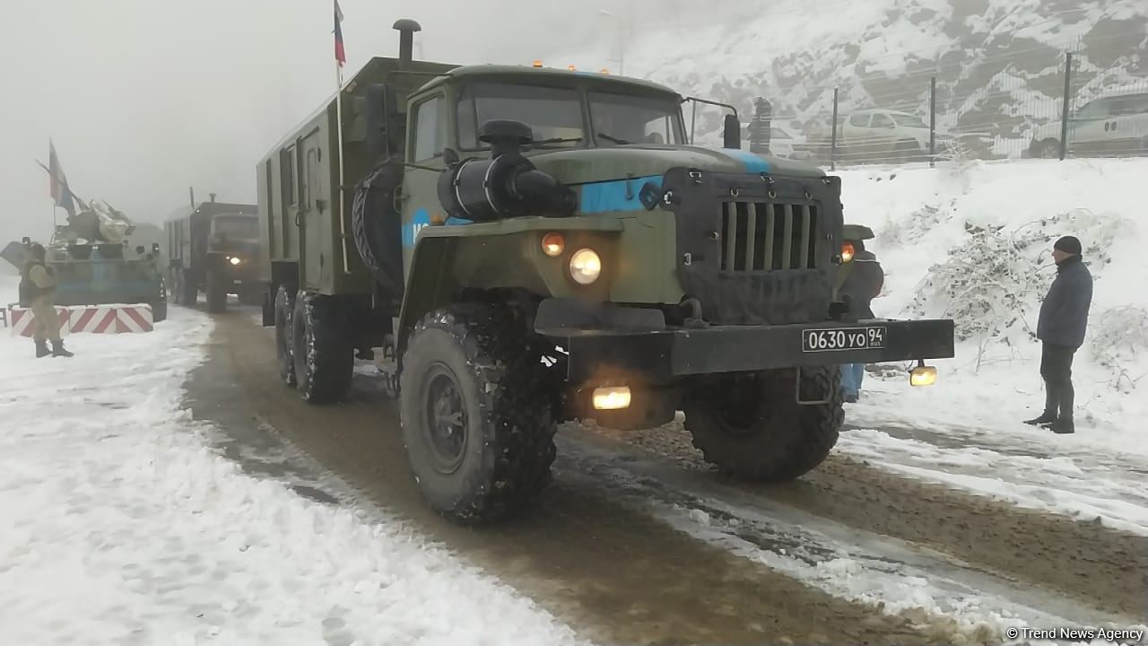 Sülhməramlılara məxsus daha 28 avtomobil Laçın yolundan maneəsiz keçid edib (FOTO)