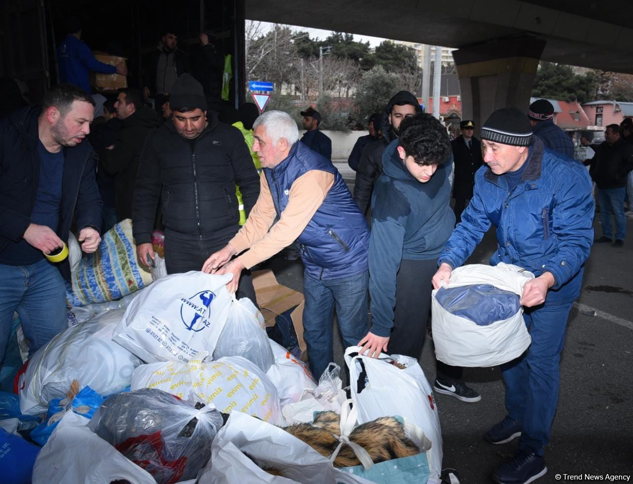Türkiyə üçün yardım toplanması davam edir - Ünvan dəyişib (FOTO/VİDEO)