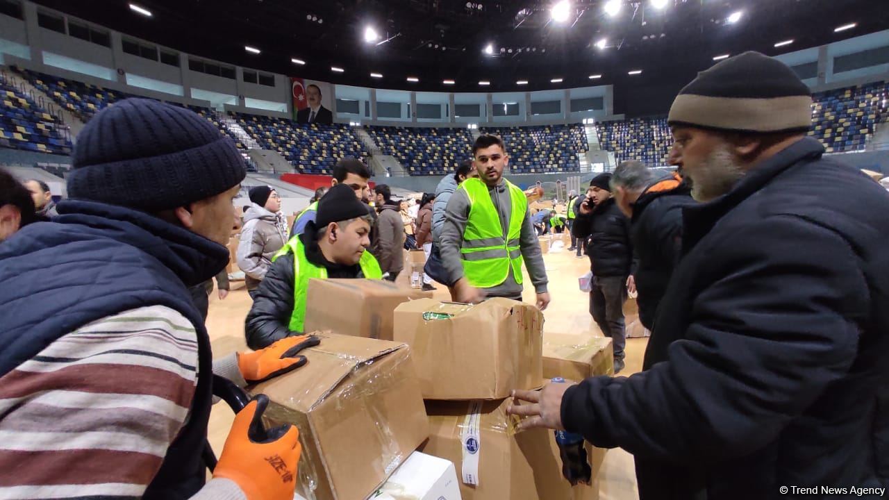 Türkiyə üçün yardımlar yığılır, Cahit Bağcı toplama məntəqəsini ziyarət edib (FOTO/VİDEO)