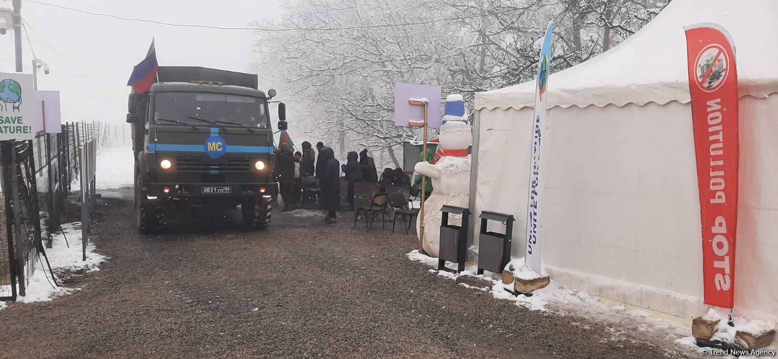 Sülhməramlılara məxsus daha 3 avtomobil Laçın yolundan maneəsiz keçid edib (FOTO)