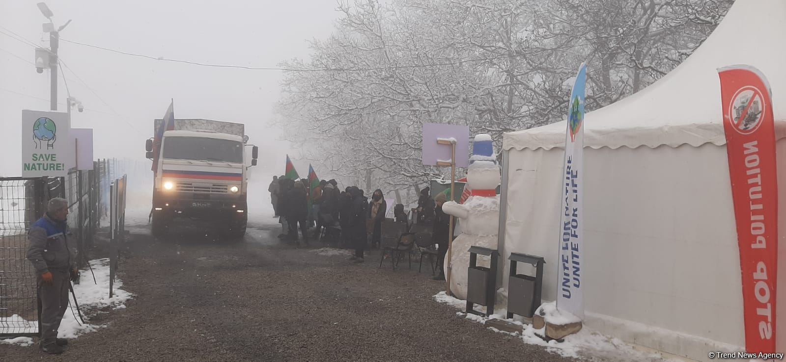 Sülhməramlılara məxsus daha 3 avtomobil Laçın yolundan maneəsiz keçid edib (FOTO)