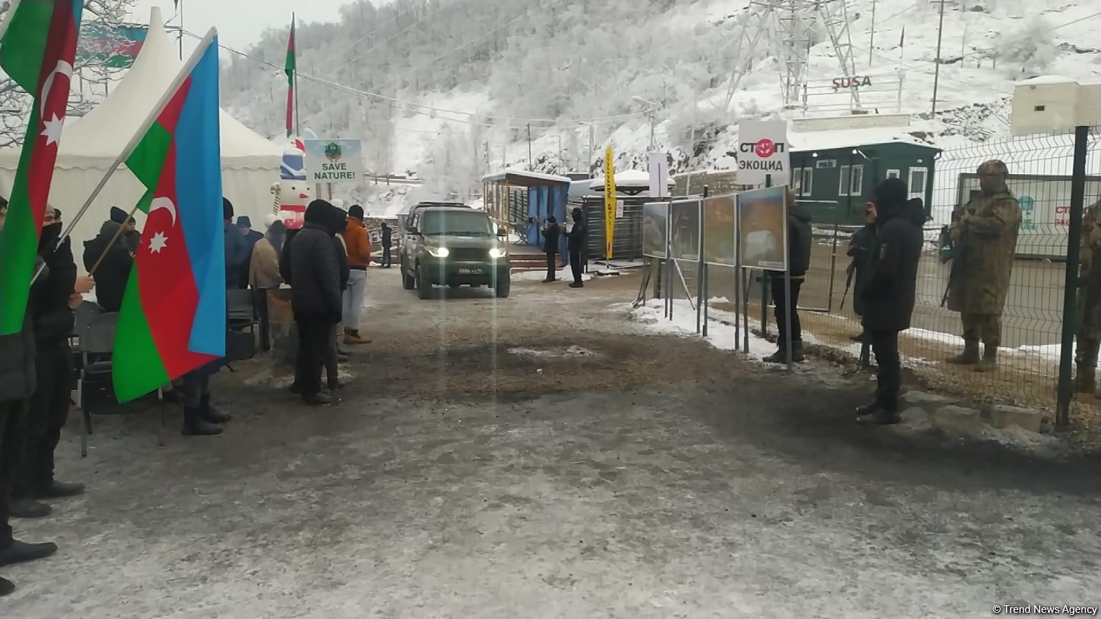 Rusiya sülhməramlılarına məxsus minik avtomobili Laçın yolundan keçib (FOTO)