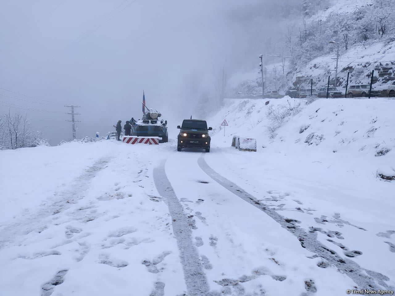 Sülhməramlılara məxsus daha 2 avtomobil Laçın yolundan maneəsiz keçid edib (FOTO)