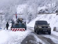 Sülhməramlılara məxsus daha bir avtomobil Laçın yolundan maneəsiz keçid edib (FOTO)