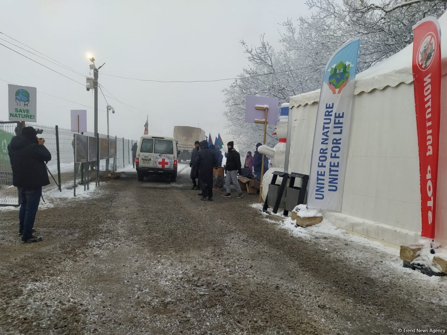 BQXK-ya məxsus avtomobillər Laçın yolundan keçib (FOTO)