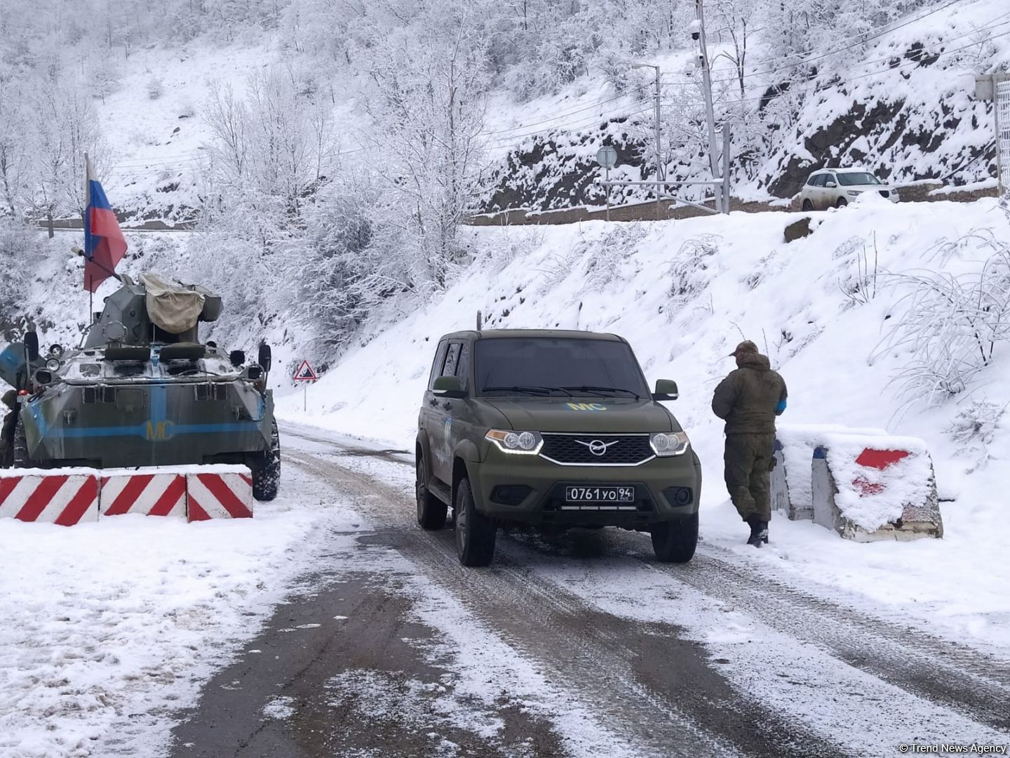 Sülhməramlılara məxsus daha bir avtomobil Laçın yolundan maneəsiz keçid edib (FOTO)