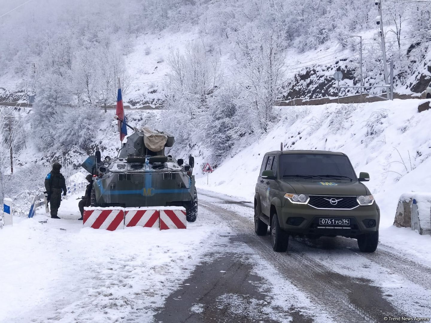 Sülhməramlılara məxsus daha bir avtomobil Laçın yolundan maneəsiz keçid edib (FOTO)