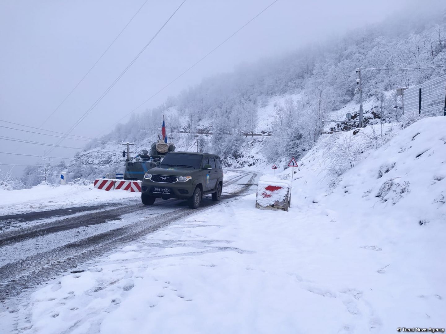 Sülhməramlılara məxsus daha bir avtomobil Laçın yolundan maneəsiz keçid edib (FOTO)