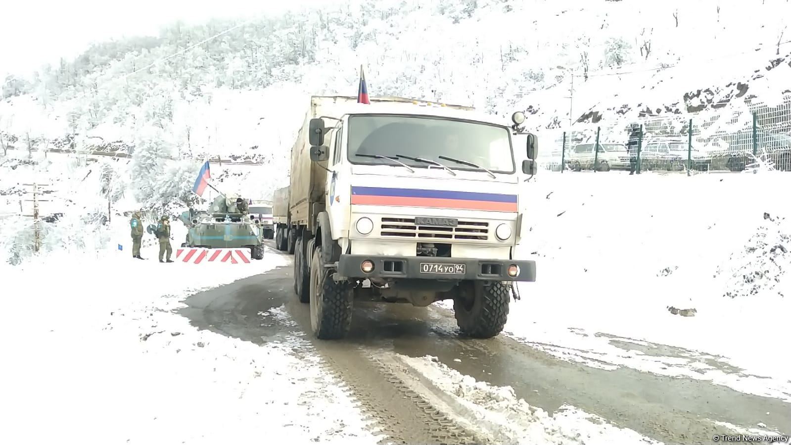 Sülhməramlılara məxsus daha 17 avtomobil karvanı Laçın yolundan maneəsiz keçib (FOTO)