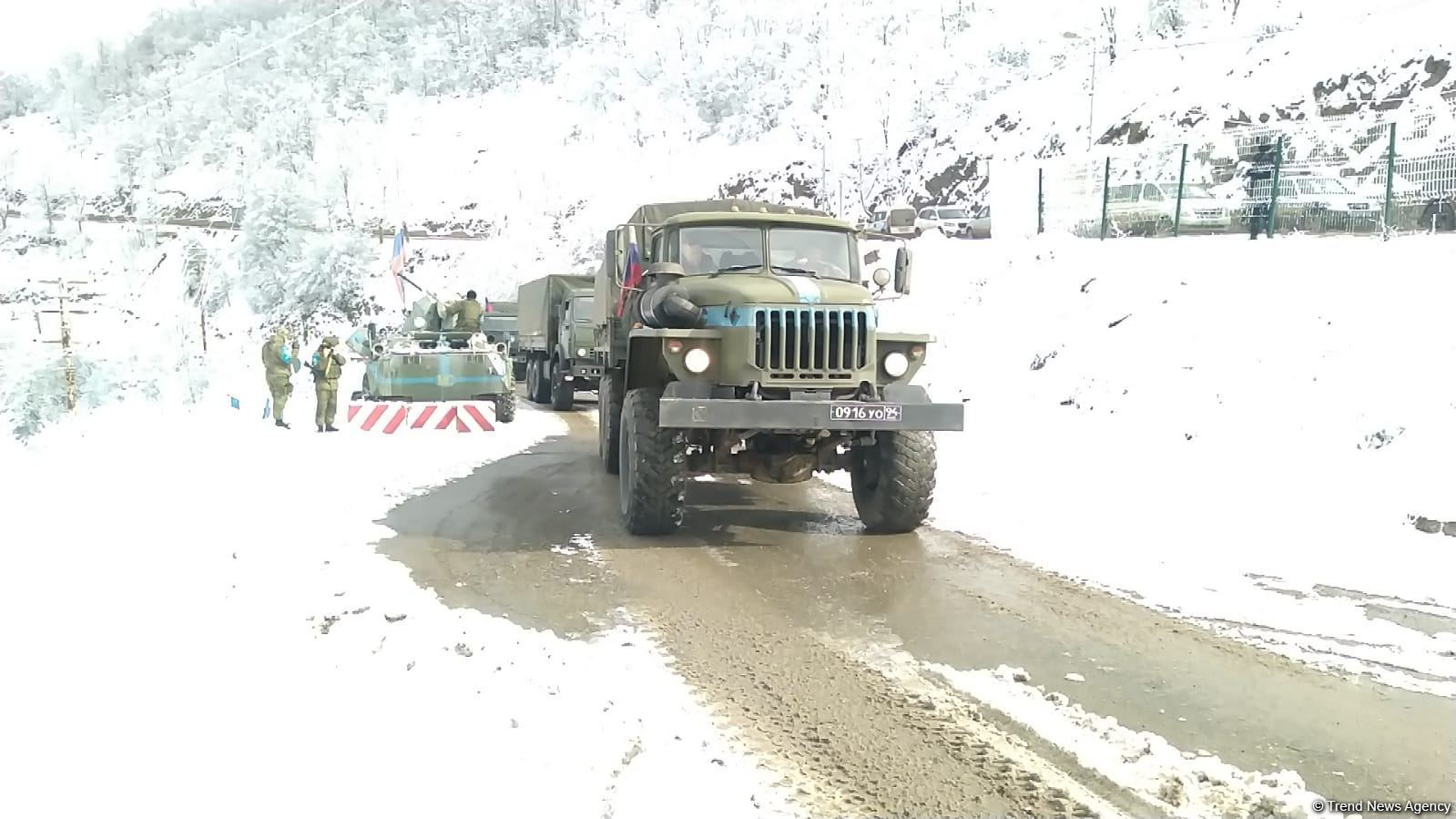 Sülhməramlılara məxsus daha 17 avtomobil karvanı Laçın yolundan maneəsiz keçib (FOTO)