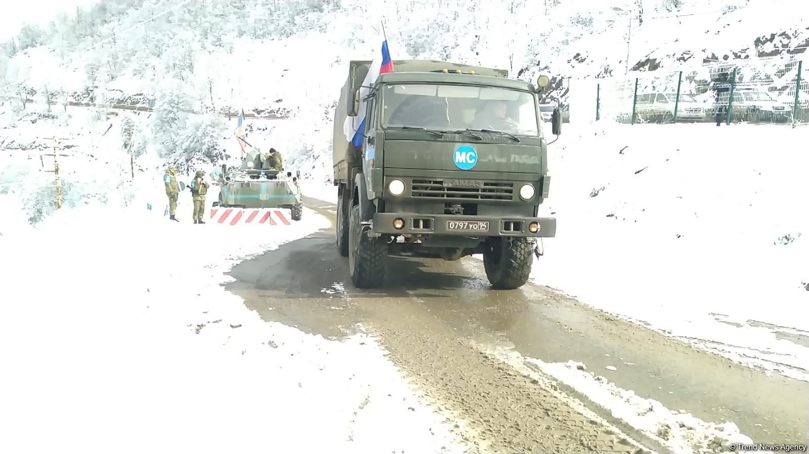 Sülhməramlılara məxsus daha 17 avtomobil karvanı Laçın yolundan maneəsiz keçib (FOTO)