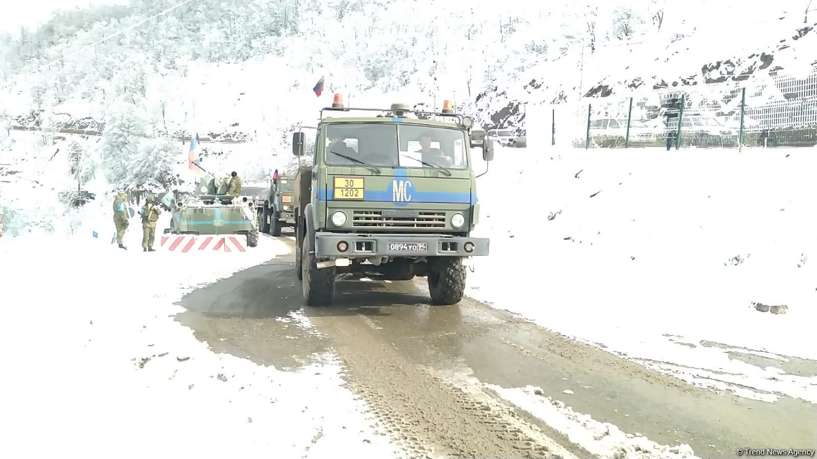 Sülhməramlılara məxsus daha 17 avtomobil karvanı Laçın yolundan maneəsiz keçib (FOTO)