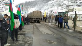 Rusiya sülhməramlılarına aid daha 15 avtomobil Laçın yolundan keçib (FOTO)