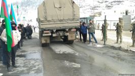Rusiya sülhməramlılarına aid daha 15 avtomobil Laçın yolundan keçib (FOTO)
