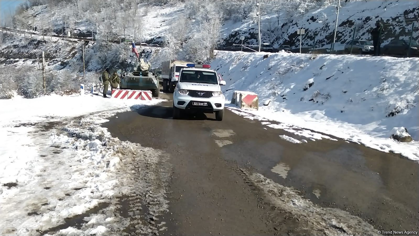 Rusiya sülhməramlılarına aid daha 9 avtomobil Laçın yolundan keçib (FOTO)