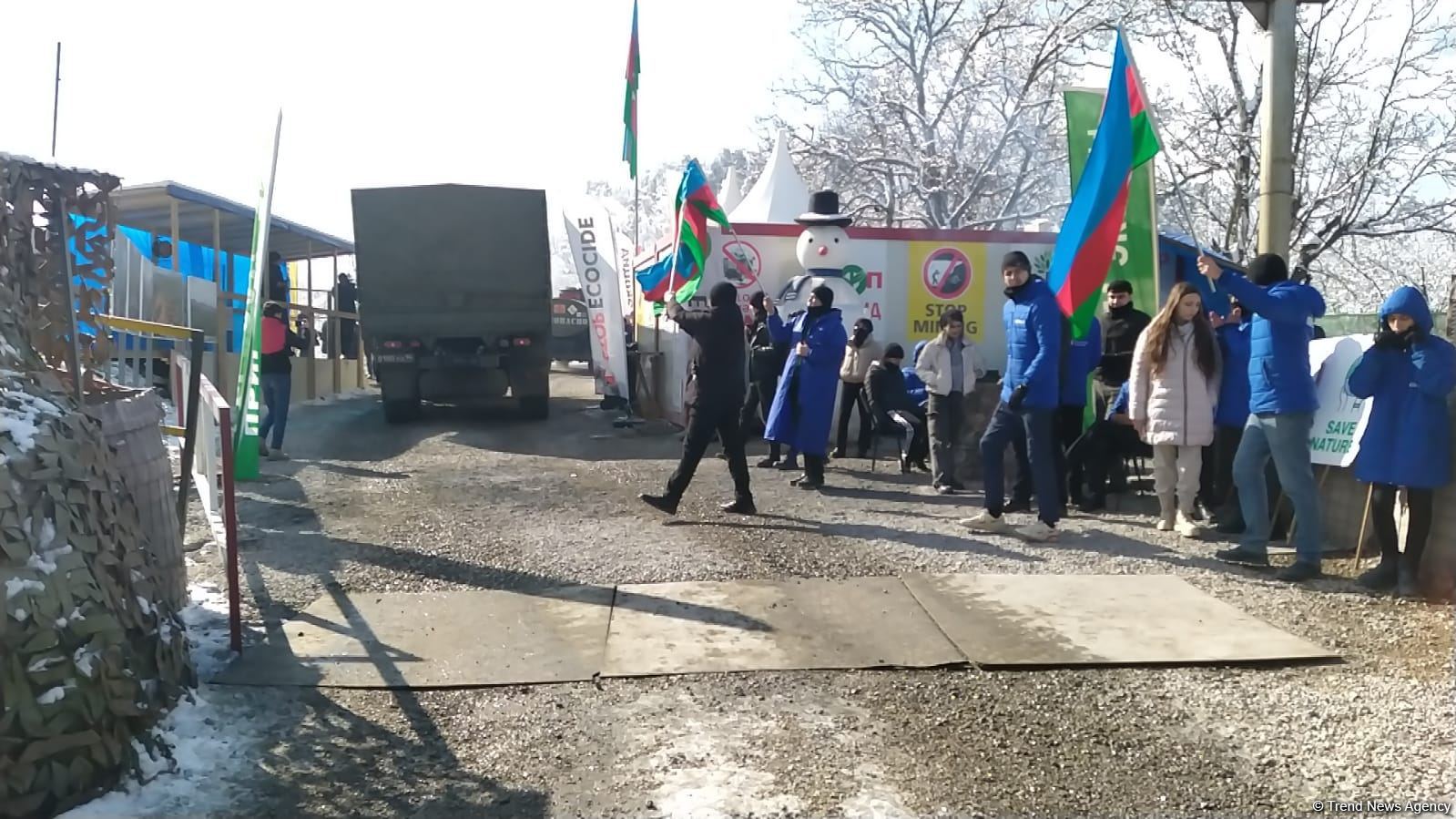 Rusiya sülhməramlılarına aid daha 9 avtomobil Laçın yolundan keçib (FOTO)
