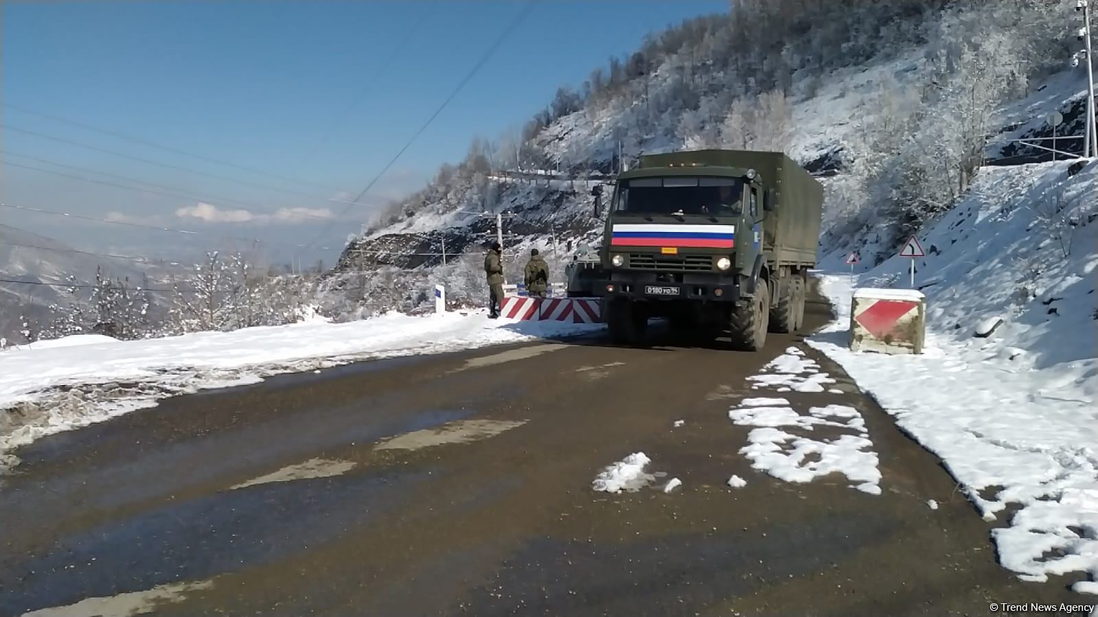 Rusiya sülhməramlılarına aid daha 9 avtomobil Laçın yolundan keçib (FOTO)