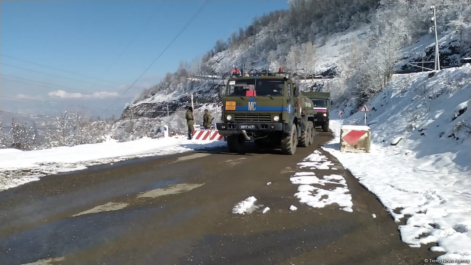 Rusiya sülhməramlılarına aid daha 9 avtomobil Laçın yolundan keçib (FOTO)