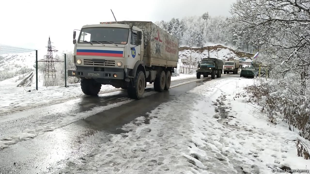 Rusiya sülhməramlılarına aid daha 15 avtomobil Laçın yolundan keçib (FOTO)