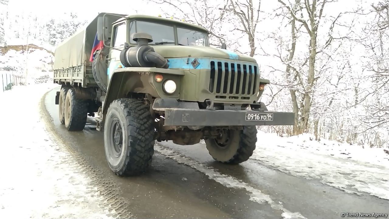 Rusiya sülhməramlılarına aid daha 15 avtomobil Laçın yolundan keçib (FOTO)