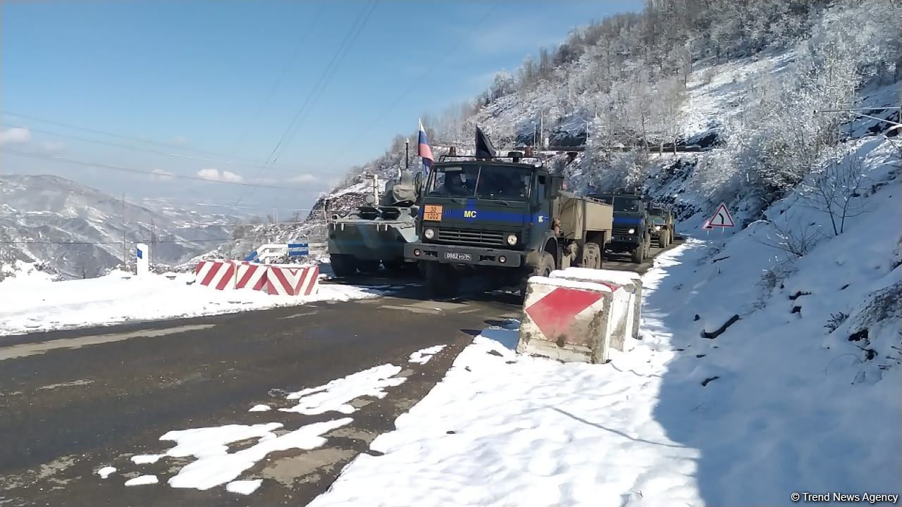 Rusiya sülhməramlılarına aid daha 16 yük avtomobili Laçın yolundan keçib (FOTO)